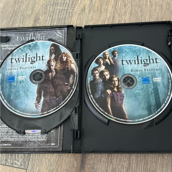 Twilight 3 Disc DVD set and Eclipse 2 Disc DVD set, Excellent Condition - Picture 3 of 5